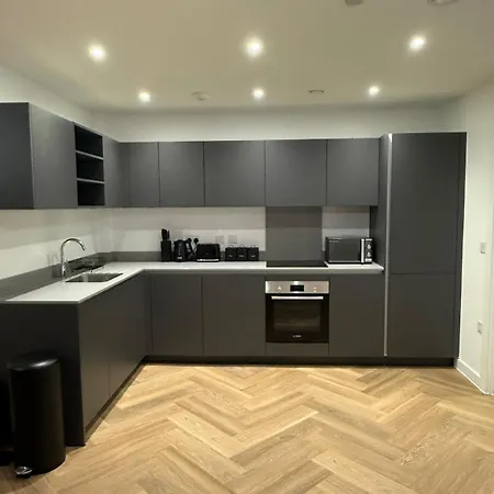New! Modern 2 Bed In Centre Flat Apartment Birmingham